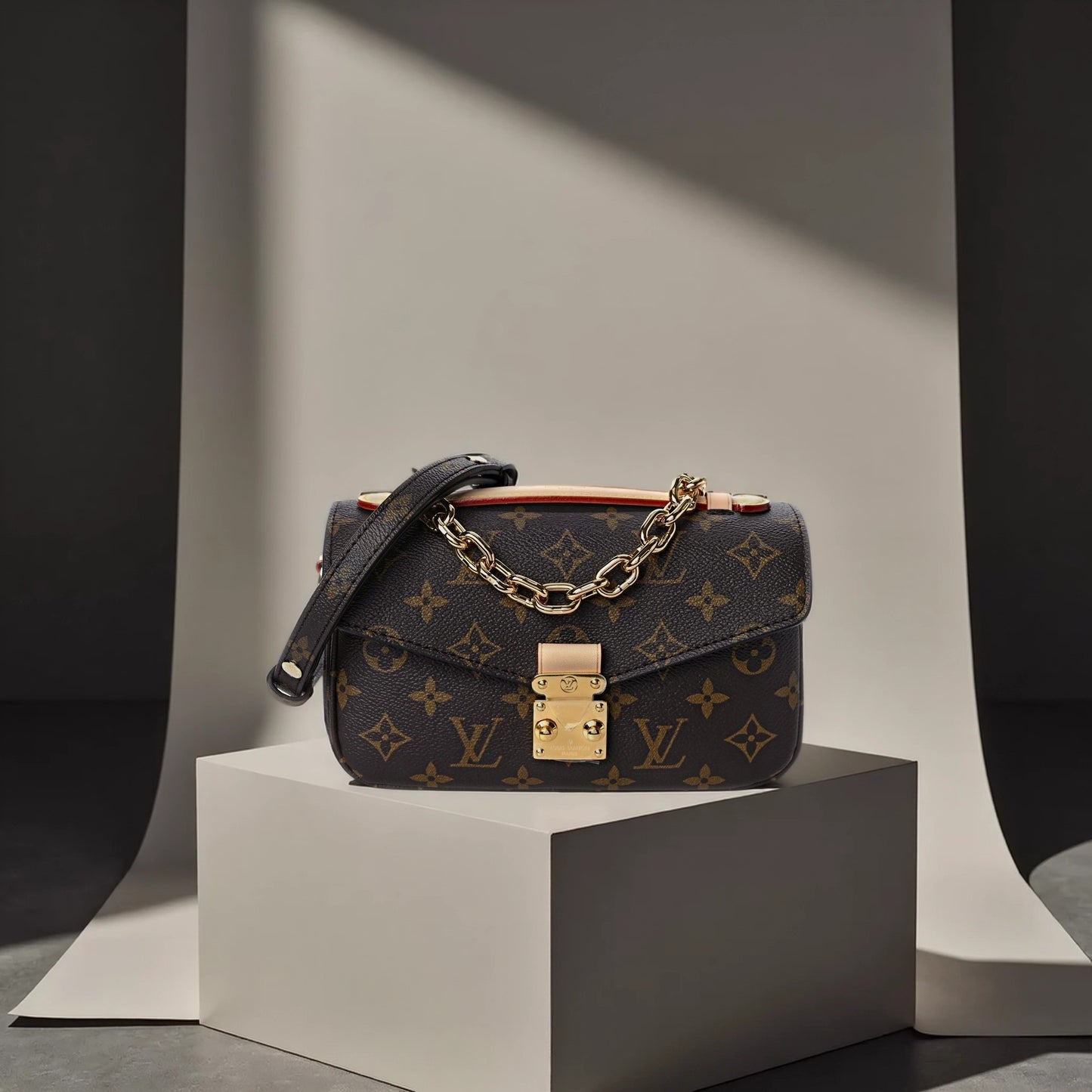 Monogram Pochette Metis East West