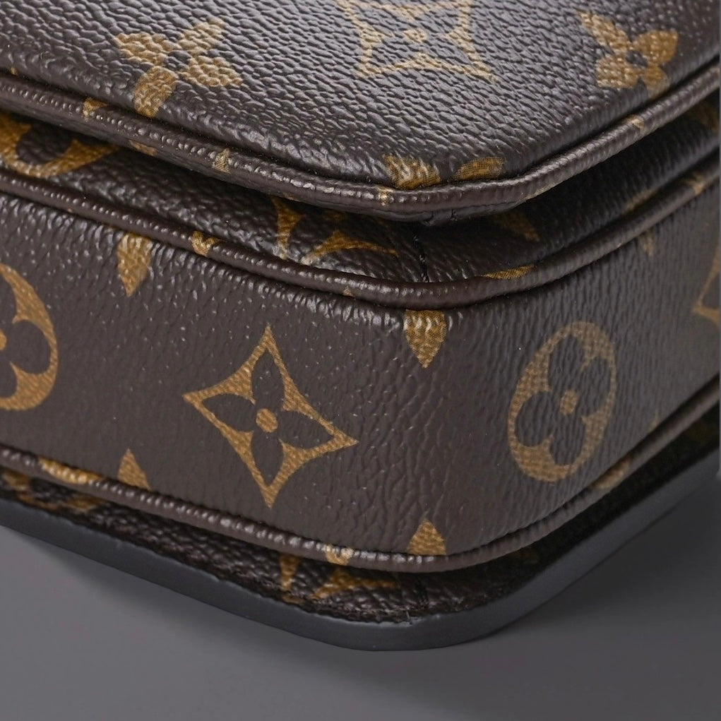 Monogram Pochette Metis East West