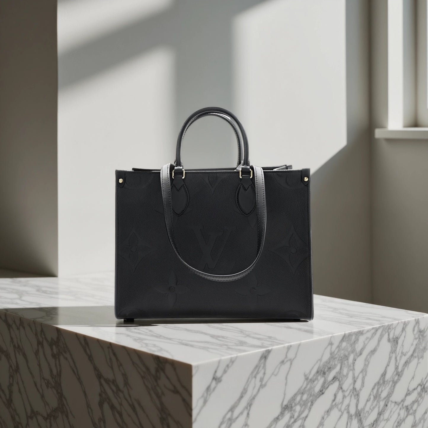 Empreinte Monogram Giant Onthego MM Black