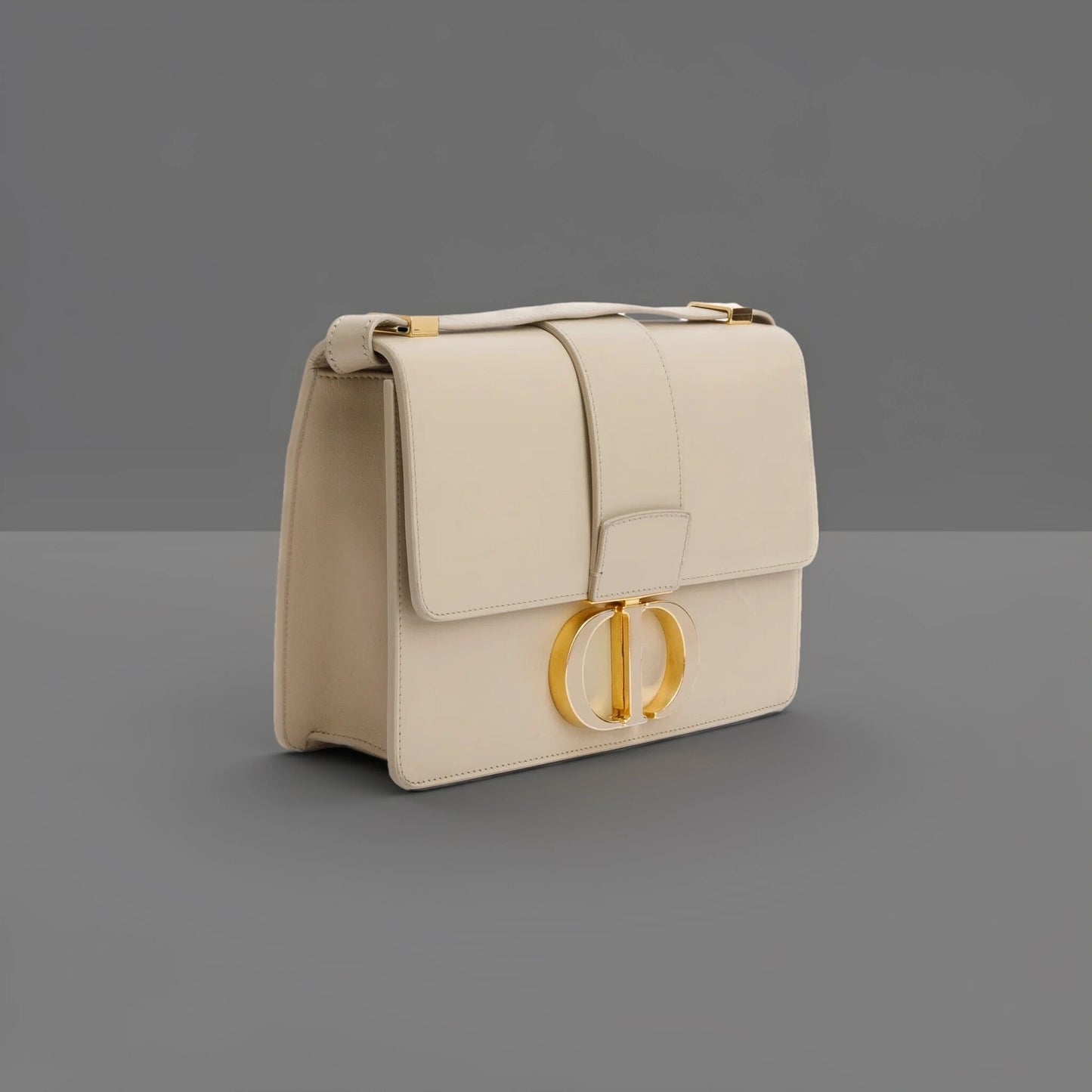Biege Leather Medium 30 Montaigne Flap Bag