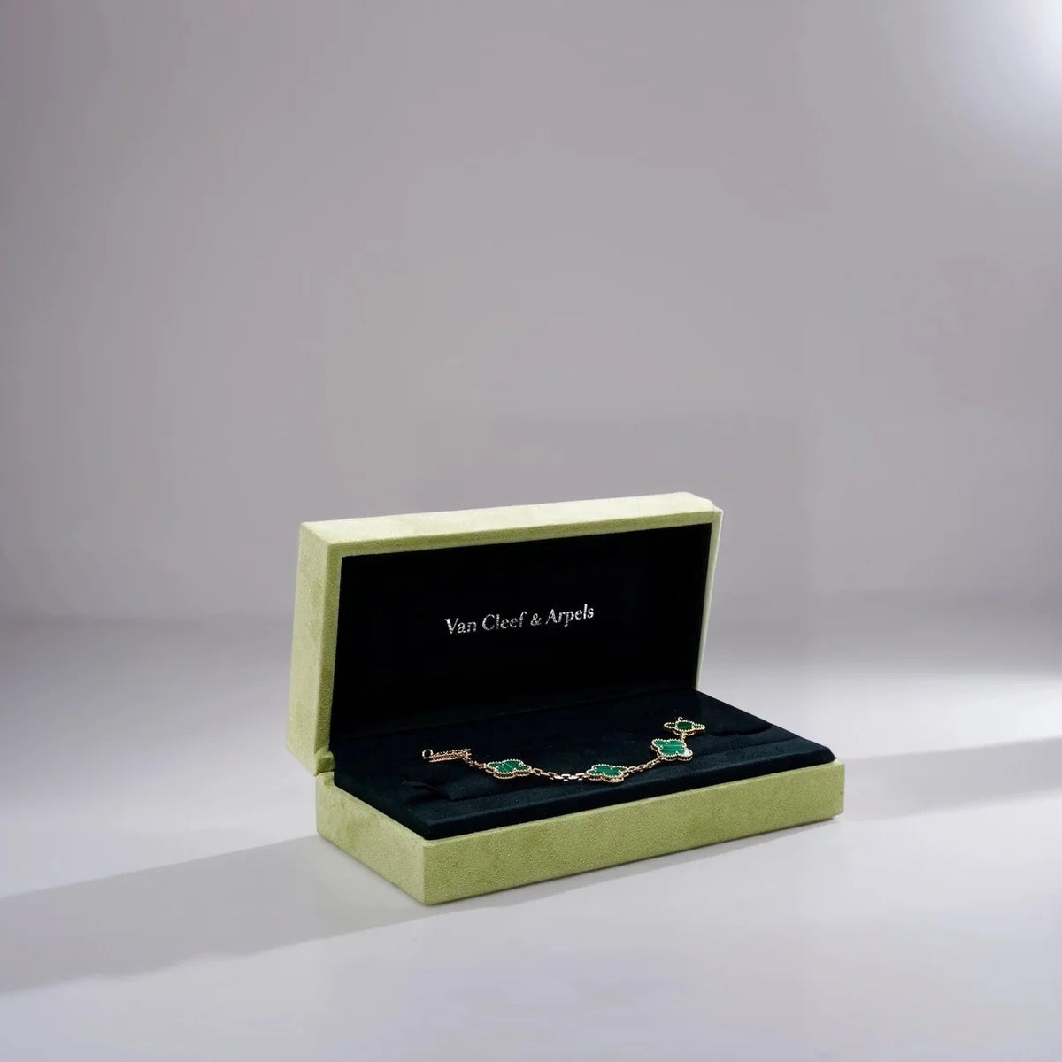 18K Yellow Gold Malachite 5 Motifs Vintage Alhambra Bracelet