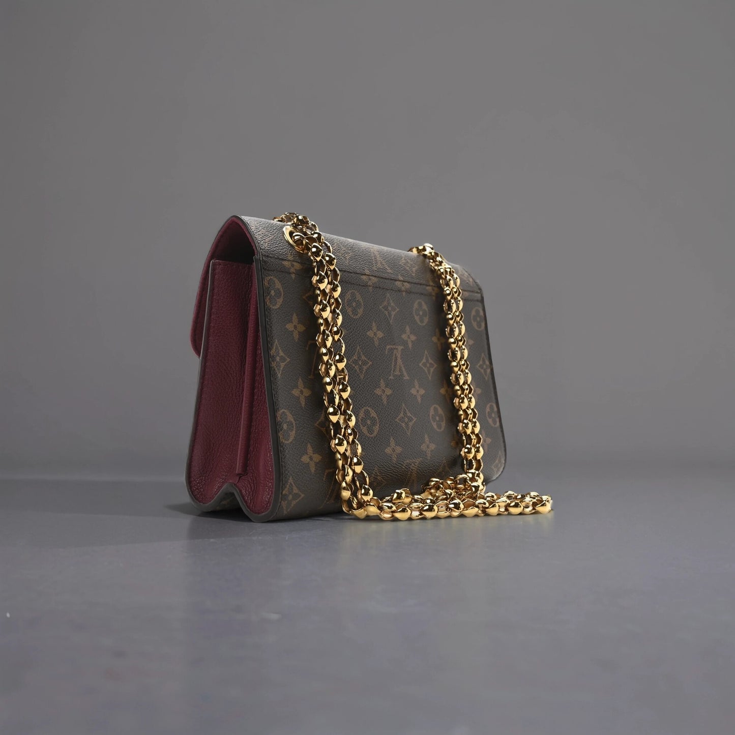 Monogram Victoire Raisin
